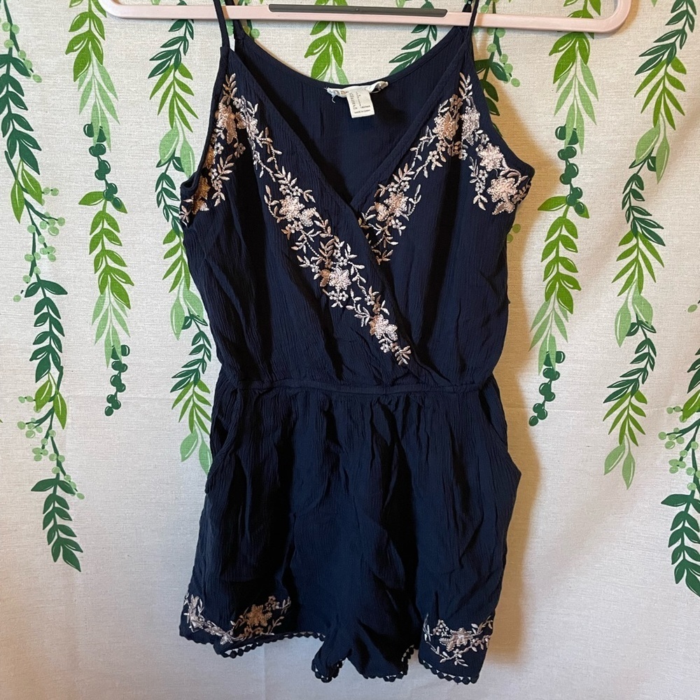 Size S Forever 21 Navy Floral Romper A1